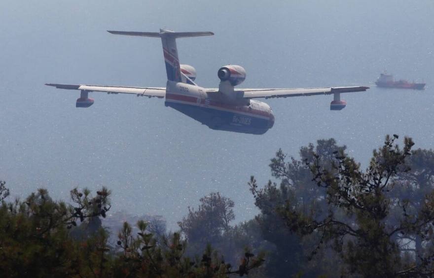 Ανεξέλεγκτη η φωτιά στη Ρόδο - Μήνυμα από το 112 στην Ψίνθο - Χωρίς ρεύμα μεγάλο μέρος του νησιού