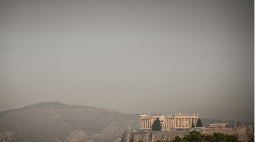 Αποπνικτική η ατμόσφαιρα στην Αττική - Πώς συνδέεται η συγκέντρωση μικροσωματιδίων με αύξηση  θανάτων 