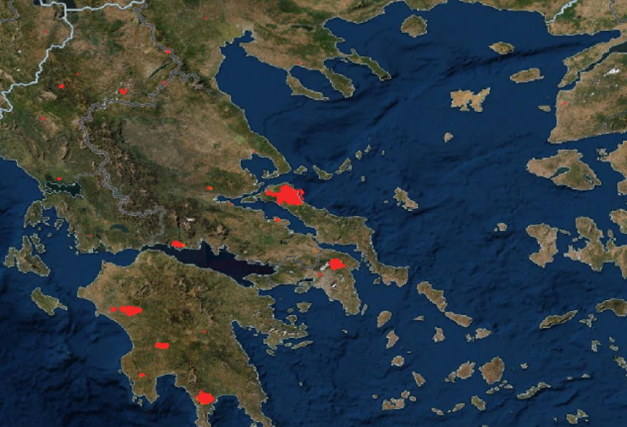 Πώς αποτυπώνονται στους χάρτες της NASA οι φωτιές σε Πελοπόννησο, Στερεά Ελλάδα, Μακεδονία