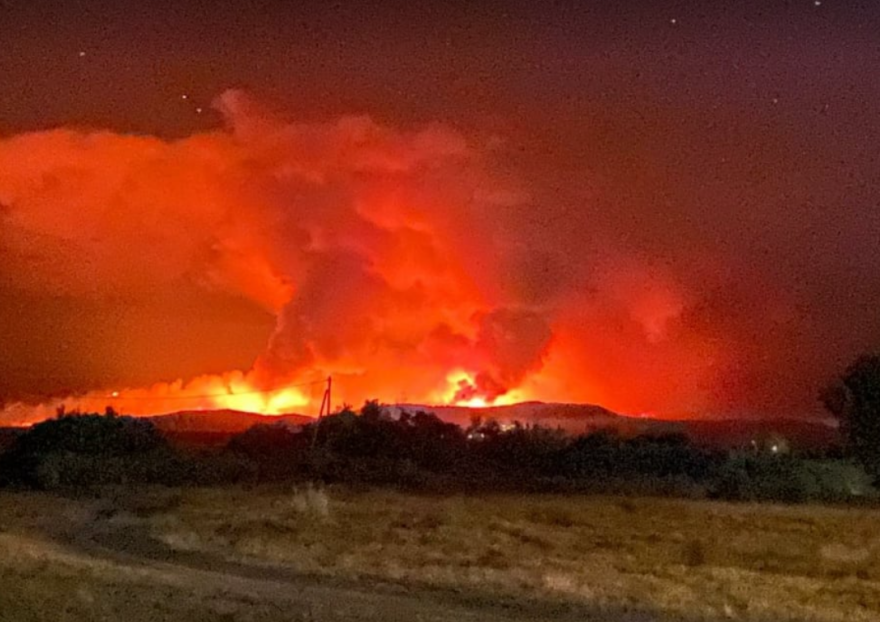 Φωτιά στην Εύβοια: Έτσι φαίνεται η πύρινη λαίλαπα από την Σκιάθο - Δείτε βίντεο και φωτογραφίες