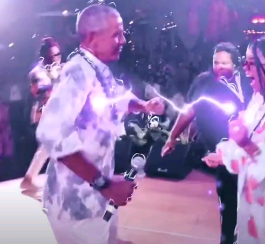 Μπάρακ Ομπάμα: Ξεφάντωσε χωρίς... μάσκες και αποστάσεις στο πάρτι για τα 60α γενέθλια του - Βίντεο και φωτογραφίες