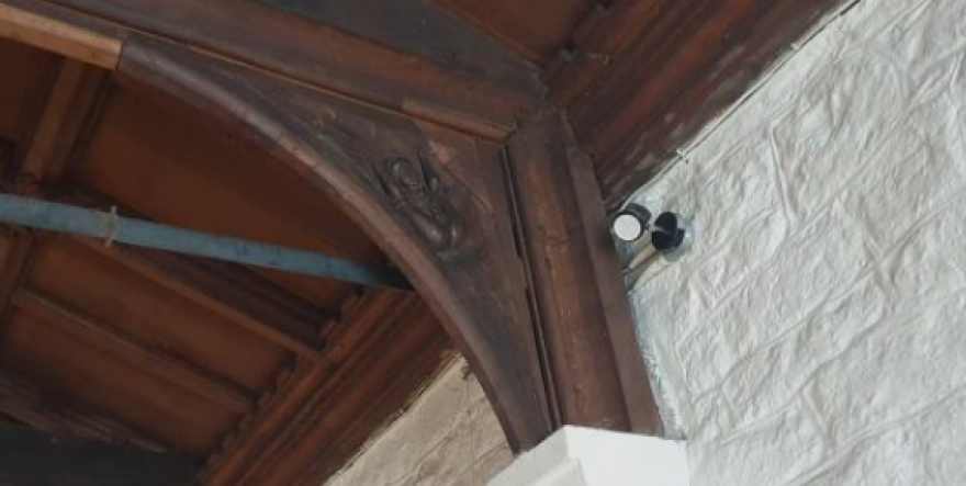 «Πρόστυχο» ξύλινο γλυπτό σε ναό της Αγγλίας γίνεται viral στο διαδίκτυο (Φωτογραφίες)