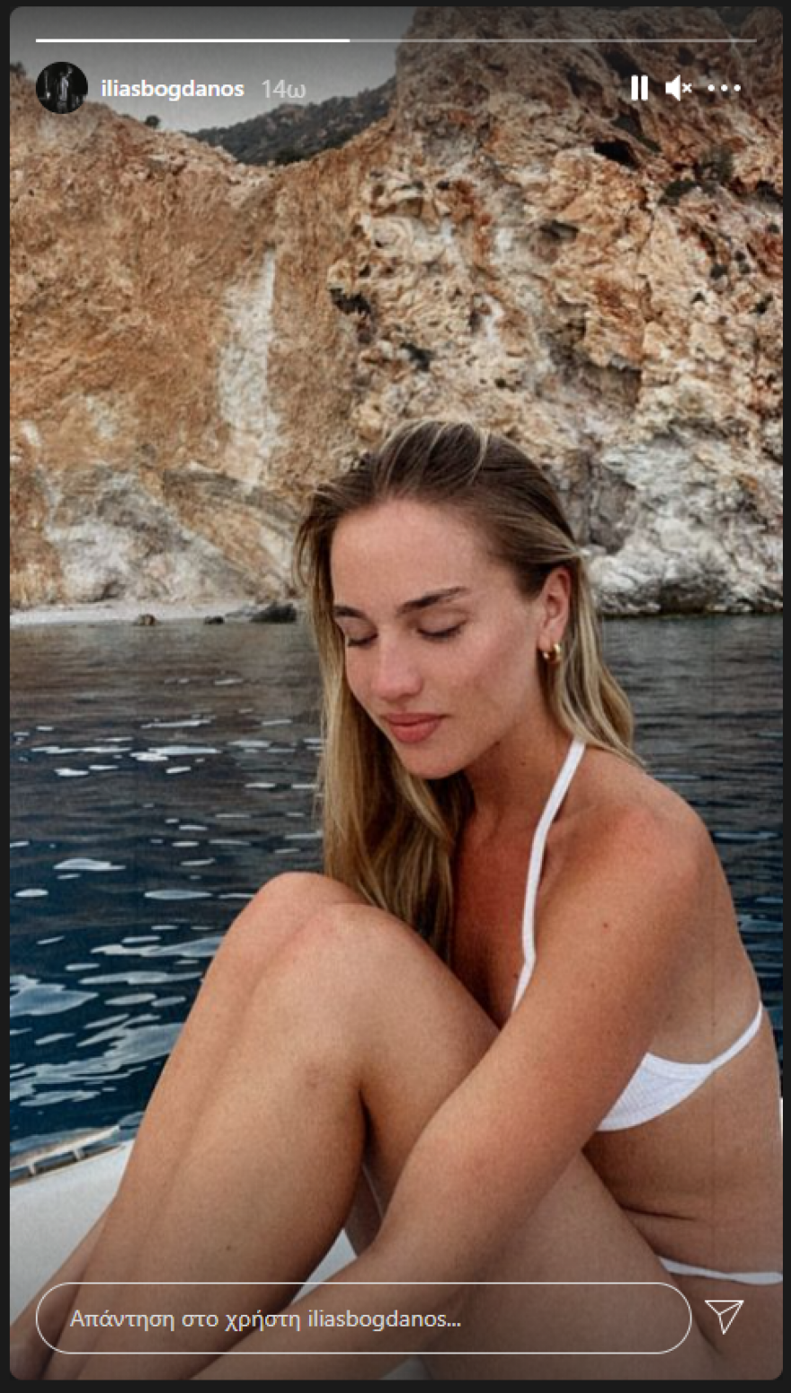 O Ηλίας Μπόγδανος φωτογραφίζει την αγαπημένη του εν πλω - Φωτογραφία