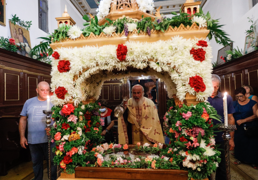 Δεκαπενταύγουστος: Η Ελλάδα γιορτάζει σήμερα την Κοίμηση της Θεοτόκου - Αυστηρά μέτρα στις εκκλησίες