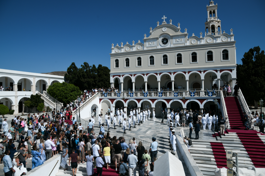 Δεκαπενταύγουστος: Η Ελλάδα γιορτάζει σήμερα την Κοίμηση της Θεοτόκου - Αυστηρά μέτρα στις εκκλησίες