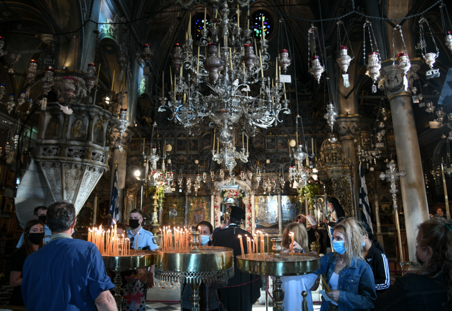 Δεκαπενταύγουστος: Η Ελλάδα γιορτάζει σήμερα την Κοίμηση της Θεοτόκου - Αυστηρά μέτρα στις εκκλησίες