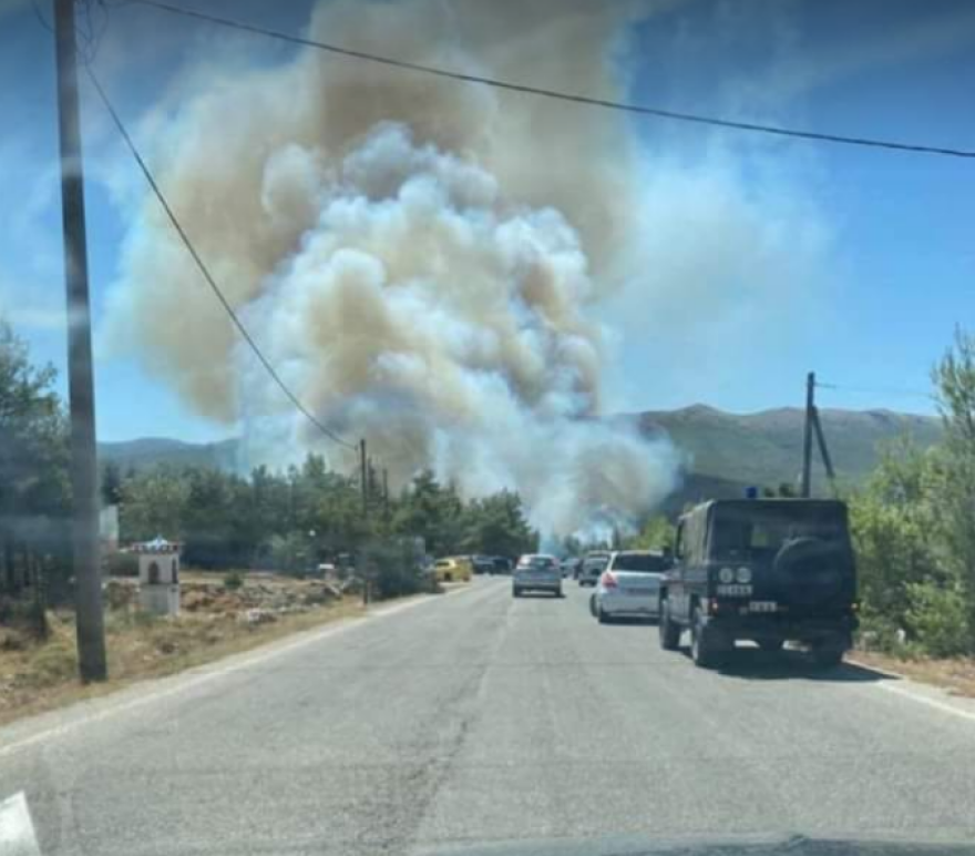  Αττική: Ολονύχτια μάχη να μην φτάσουν στα Βίλια οι φλόγες - Έτοιμοι να εκκενώσουν οι κάτοικοι