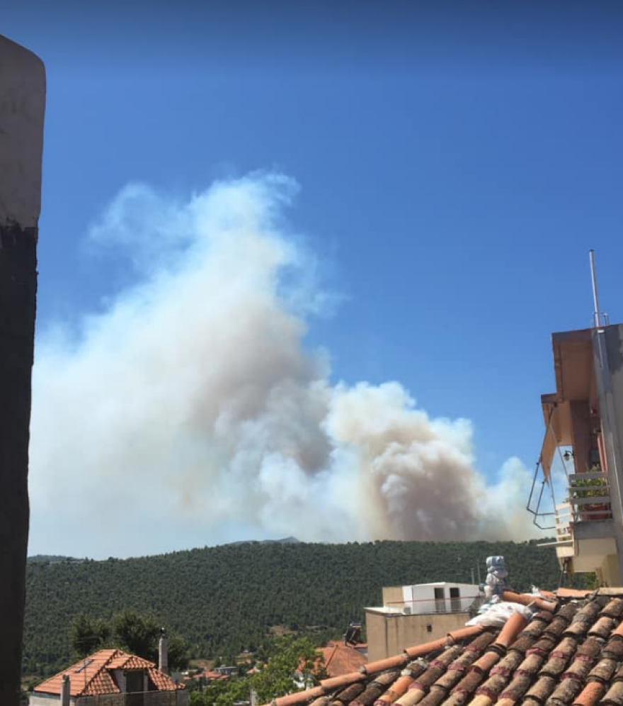  Αττική: Ολονύχτια μάχη να μην φτάσουν στα Βίλια οι φλόγες - Έτοιμοι να εκκενώσουν οι κάτοικοι