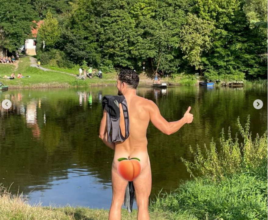 Ο Ορλάντο Μπλουμ βουτάει σε λίμνη... όπως τον γέννησε η μάνα του