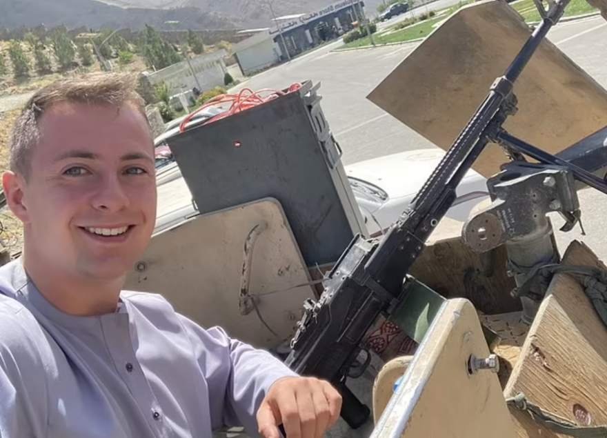 «Εκανα διακοπές στην Καμπούλ και παγιδεύτηκα με τους Ταλιμπάν»: Λέει αλήθεια ο Βρετανός φοιτητής;  