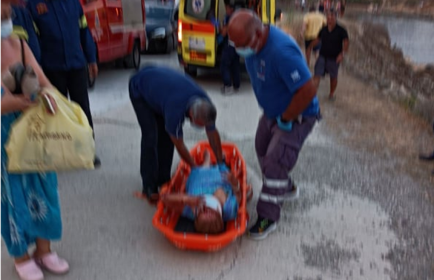 Σύρος: Λουόμενη τραυματίστηκε στα βράχια στον Μέγα Γιαλό – Την απεγκλώβισε η πυροσβεστική