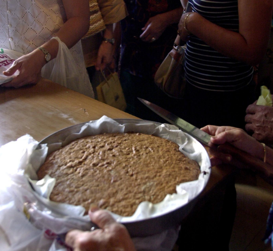 Φανουρόπιτα τραγανή από το «olive»: Το έθιμο με τα επτά υλικά - Πώς φτιάχνεται