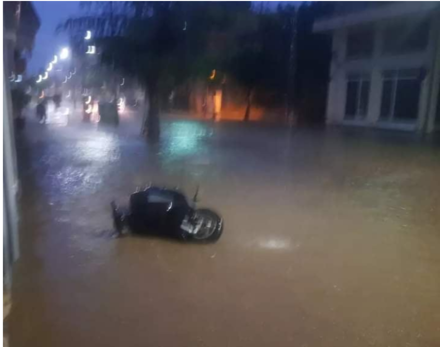 Καιρός - Κακοκαιρία στο Αγρίνιο: Πλημμύρισε η Χαριλάου Τρικούπη - Δείτε φωτογραφίες