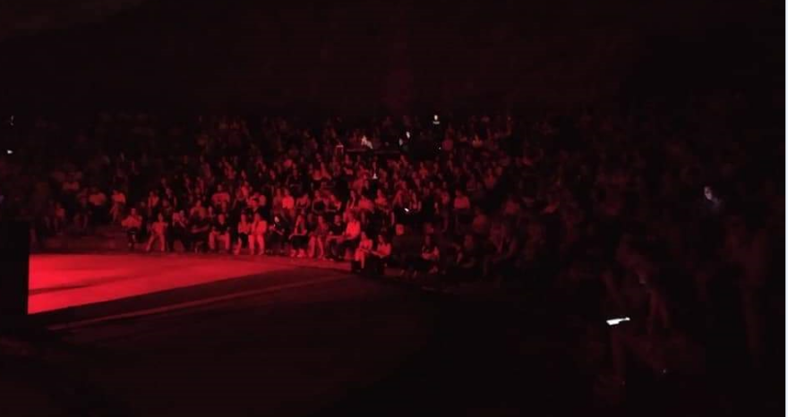 Λιβαδειά: Μεγάλη συναυλία με συνωστισμό και χορό - Δείτε βίντεο και φωτογραφίες