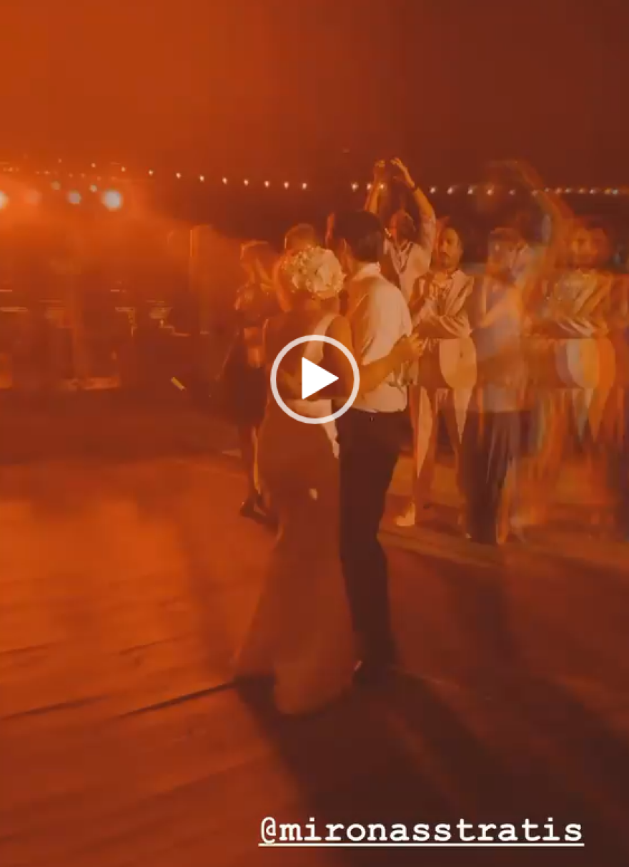 Μύρωνας Στρατής - Κατερίνα Ζαπάρδα: Το γαμήλιο γλέντι και τα δύο νυφικά!