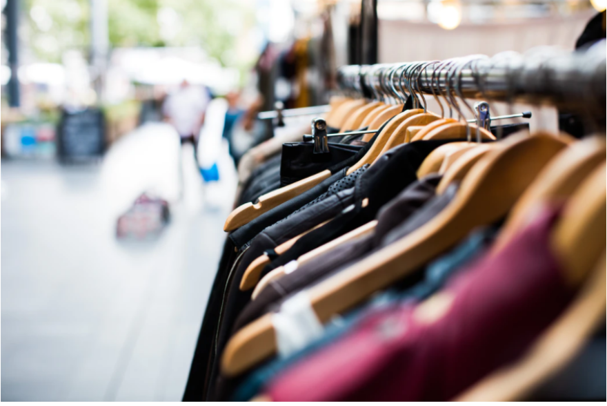 Θερινές εκπτώσεις: Υψηλότερος τζίρος από το 2020 για μία στις τρεις επιχειρήσεις