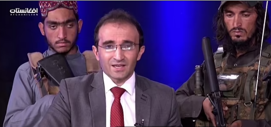 Ταλιμπάν εισέβαλαν σε στούντιο κι ανάγκασαν δημοσιογράφο να τους... αποθεώσει - Δείτε βίντεο