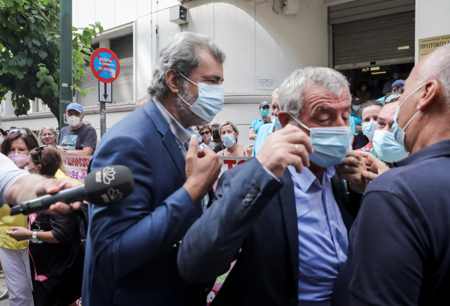 Με Πολάκη παρόντα η διαμαρτυρία ΠΟΕΔΗΝ για τον υποχρεωτικό εμβολιασμό των υγειονομικών 