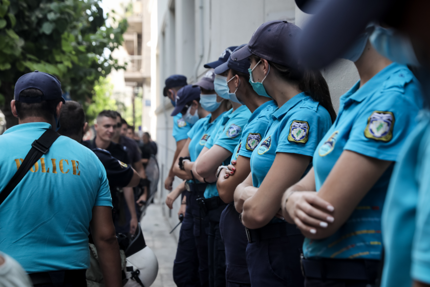 Με Πολάκη παρόντα η διαμαρτυρία ΠΟΕΔΗΝ για τον υποχρεωτικό εμβολιασμό των υγειονομικών 