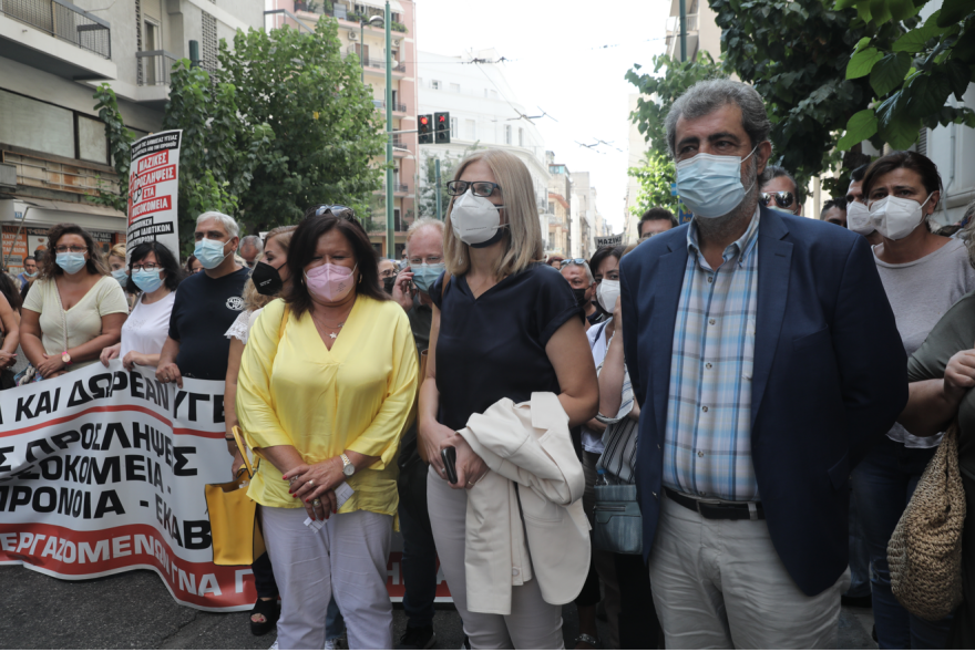 Με Πολάκη παρόντα η διαμαρτυρία ΠΟΕΔΗΝ για τον υποχρεωτικό εμβολιασμό των υγειονομικών 