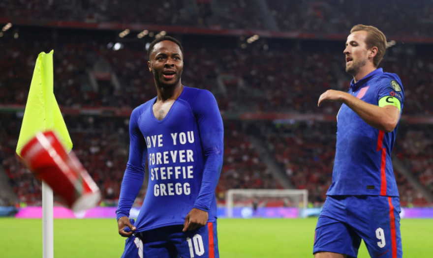 Ρατσιστική επίθεση των Ούγγρων σε Στέρλινγκ: Το μήνυμα του Άγγλου επιθετικού και η αντίδραση των συμπαικτών του