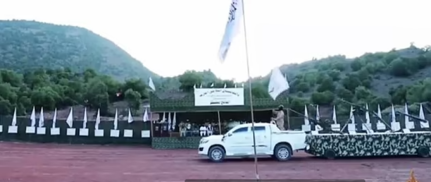 Οι Ταλιμπάν επιδεικνύουν σε βίντεο τα γιλέκα αυτοκτονίας τους και τις ικανότητές τους σε πολεμικές τέχνες