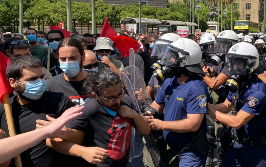 Προπύλαια: Eπεισόδια και χημικά στην πορεία των φοιτητών