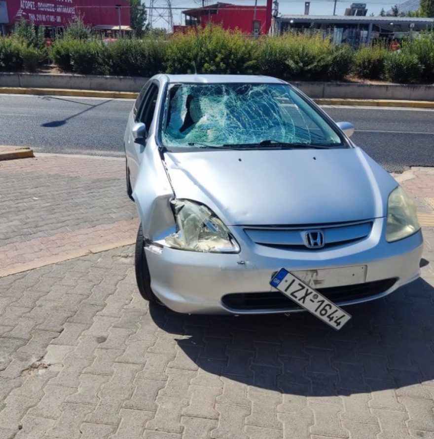 Τροχαίο στη λεωφόρο Μαραθώνος με έναν τραυματία - Δείτε φωτογραφίες 