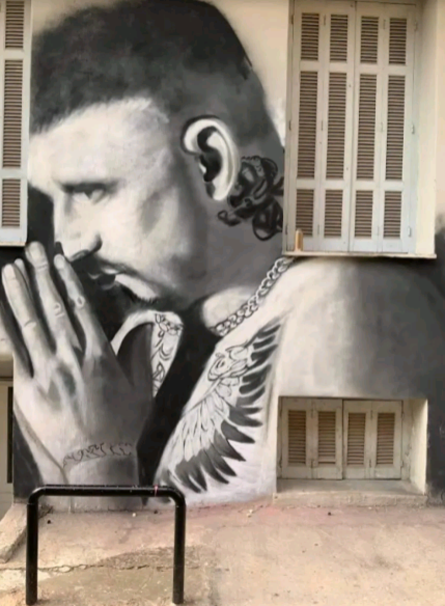 Mad Clip: Live η μετάδοση της κηδείας του - Το μυστήριο με το πώς βγήκε εκτός πορείας η μαύρη Porsche