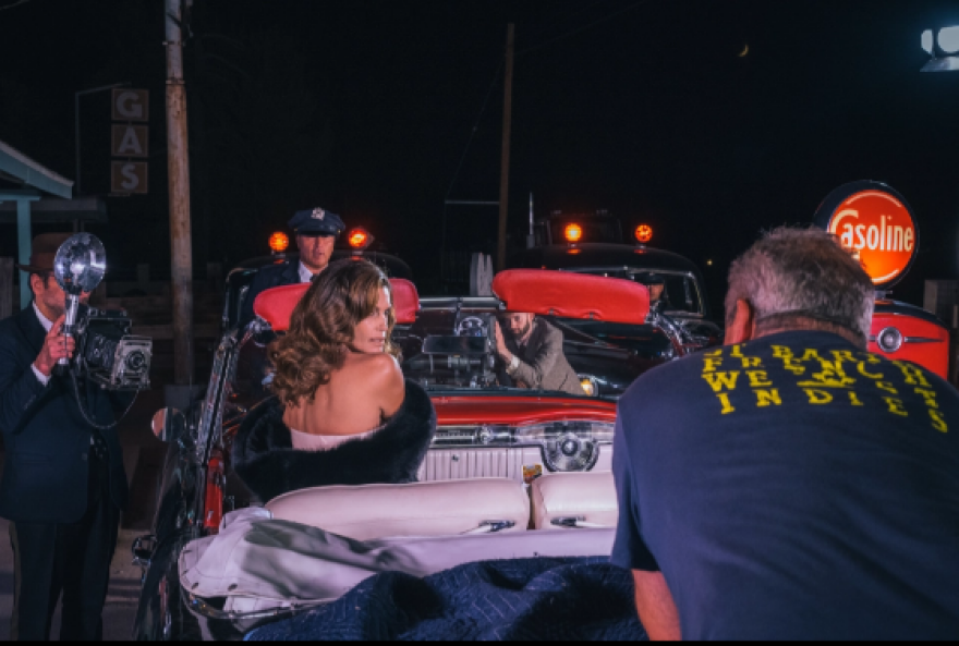 Σίντι Κρόφορντ: Πόζαρε ξανά με τζιν σορτσάκι για την «αναπαράσταση» της διάσημης διαφήμισης της Pepsi του 1992