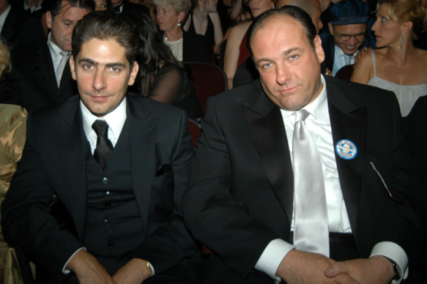 Ο Τζέιμς Γκαντολφίνι μεθούσε τόσο πολύ στο σετ του «Sopranos» που ήταν αλυσοδεμένος σε ένα δέντρο