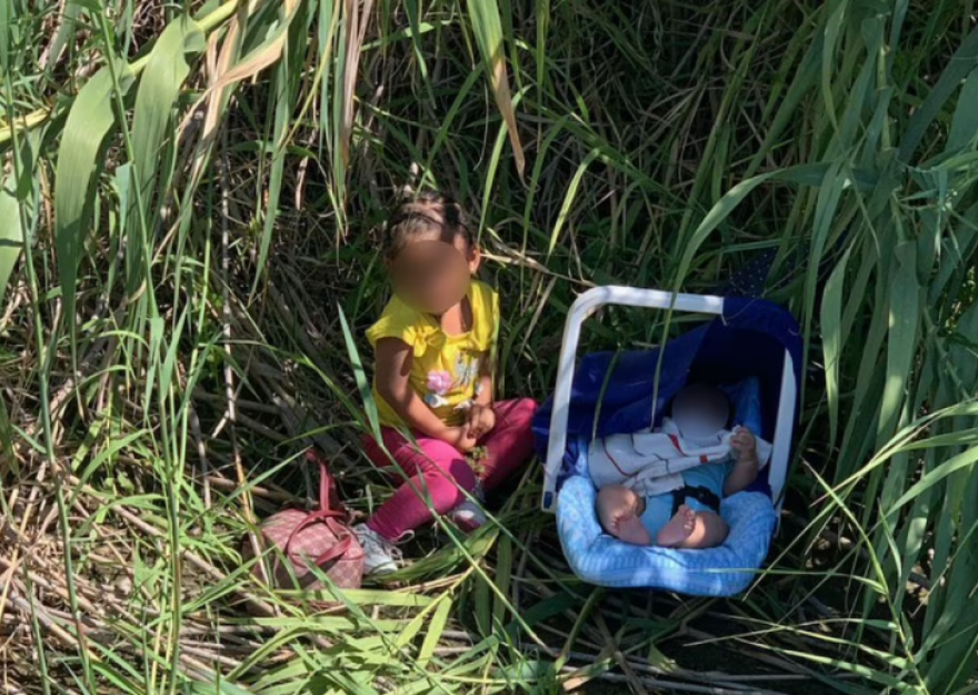 ΗΠΑ: Πάνω από 10.000 μετανάστες κατασκηνώνουν κάτω από γέφυρα στα νότια σύνορα - Δείτε βίντεο