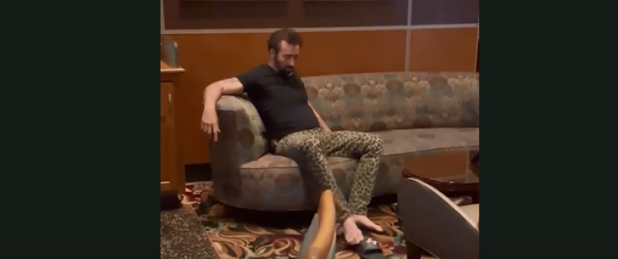 Νίκολας Κέιτζ: Μέθυσε σε εστιατόριο στο Λας Βέγκας και τον πέταξαν έξω