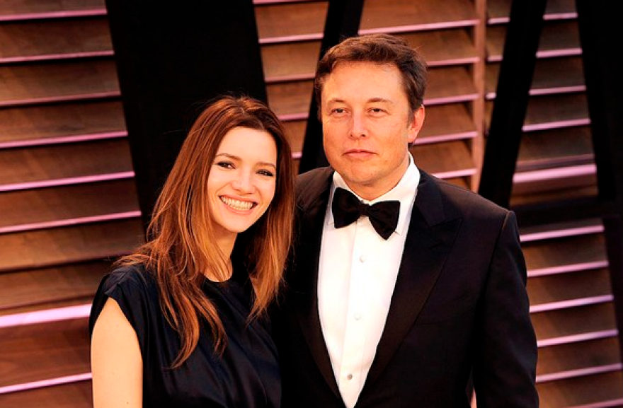 Χώρισαν μετά από τρία χρόνια ο Έλον Μάσκ και η Καναδή τραγουδίστρια Grimes