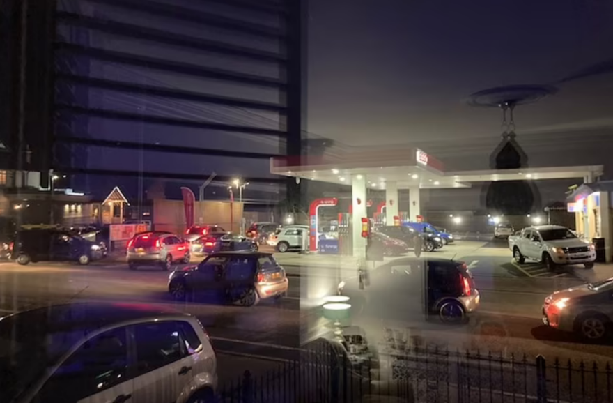 Βρετανία: Ο Τζόνσον βγάζει τον στρατό για τις μεταφορές καυσίμων 