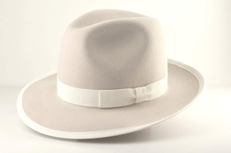 Ένα ελληνικό κατάστημα με χειροποίητα καπέλα στα καλύτερα του Amazon - Το λάτρεψε ακόμα και η Σελίν Ντιόν!