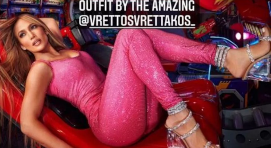 Τζένιφερ Λόπεζ: Έκλεψε την παράσταση με δημιουργία του Βρεττού Βρεττάκου