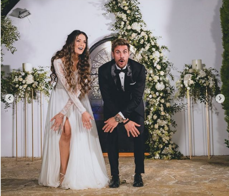 Άκης Πετρετζίκης - Κωνσταντίνα Παπαμιχάηλ: Το άλμπουμ του γάμου τους - «Δεν πίστευα ποτέ πως θα νιώσω τόση ευτυχία» λέει ο σεφ