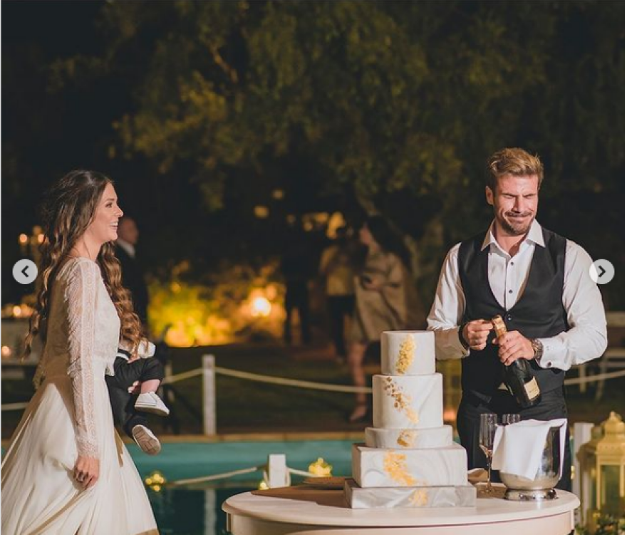 Άκης Πετρετζίκης - Κωνσταντίνα Παπαμιχάηλ: Το άλμπουμ του γάμου τους - «Δεν πίστευα ποτέ πως θα νιώσω τόση ευτυχία» λέει ο σεφ