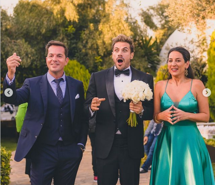 Άκης Πετρετζίκης - Κωνσταντίνα Παπαμιχάηλ: Το άλμπουμ του γάμου τους - «Δεν πίστευα ποτέ πως θα νιώσω τόση ευτυχία» λέει ο σεφ