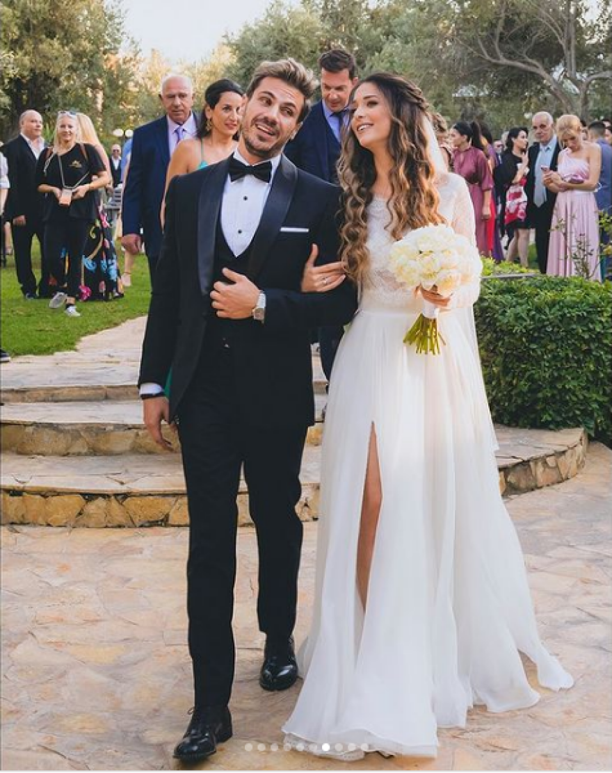 Άκης Πετρετζίκης - Κωνσταντίνα Παπαμιχάηλ: Το άλμπουμ του γάμου τους - «Δεν πίστευα ποτέ πως θα νιώσω τόση ευτυχία» λέει ο σεφ