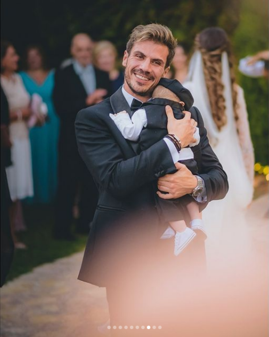 Άκης Πετρετζίκης - Κωνσταντίνα Παπαμιχάηλ: Το άλμπουμ του γάμου τους - «Δεν πίστευα ποτέ πως θα νιώσω τόση ευτυχία» λέει ο σεφ