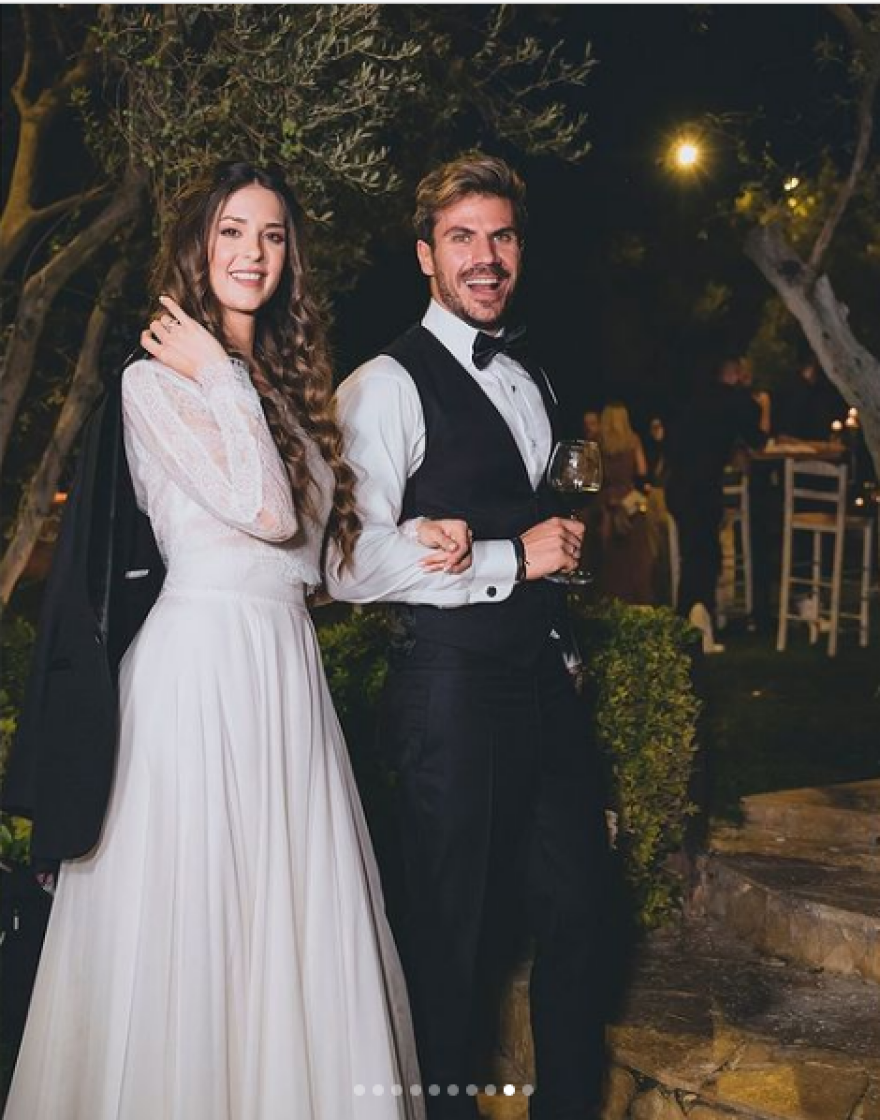 Άκης Πετρετζίκης - Κωνσταντίνα Παπαμιχάηλ: Το άλμπουμ του γάμου τους - «Δεν πίστευα ποτέ πως θα νιώσω τόση ευτυχία» λέει ο σεφ