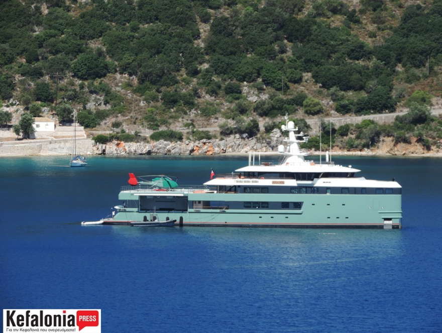 Η θαλαμηγός του... Τζέιμς Μποντ στην Κεφαλονιά - Δείτε φωτογραφίες