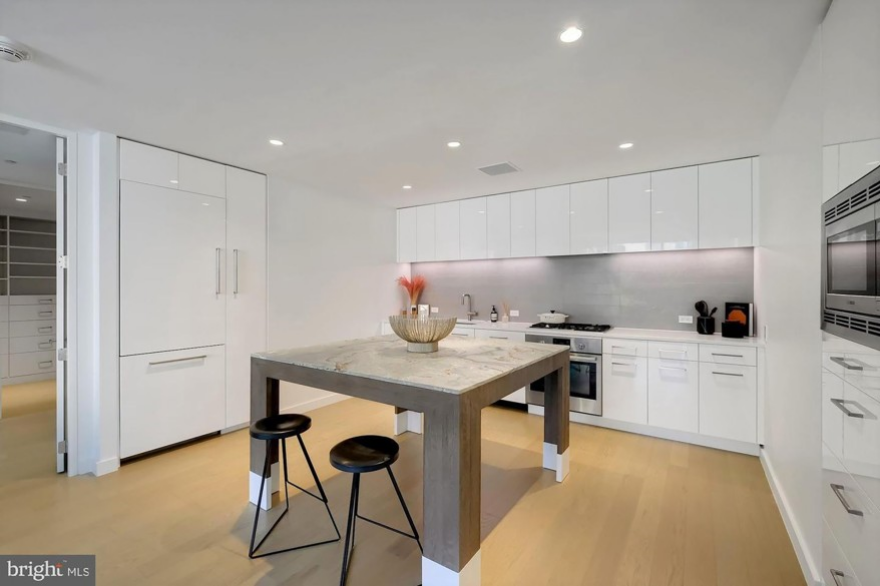 ΗΠΑ: Η Κάμαλα Χάρις πούλησε το διαμέρισμα της Ουάσιγκτον μετά τη μείωση της τιμής - Δείτε φωτογραφίες