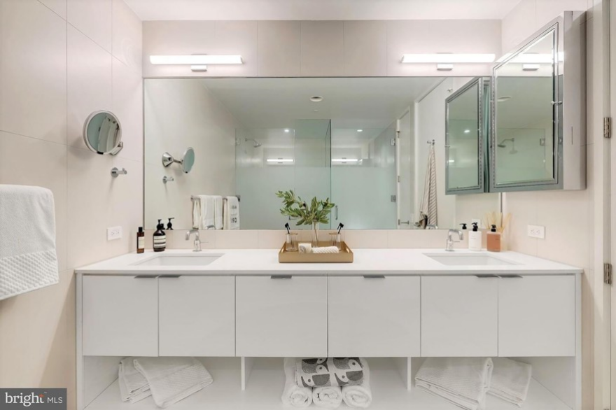 ΗΠΑ: Η Κάμαλα Χάρις πούλησε το διαμέρισμα της Ουάσιγκτον μετά τη μείωση της τιμής - Δείτε φωτογραφίες