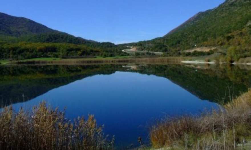 Ιωάννινα: Μέδουσα… Κίνας στη λίμνη Ζαραβίνα