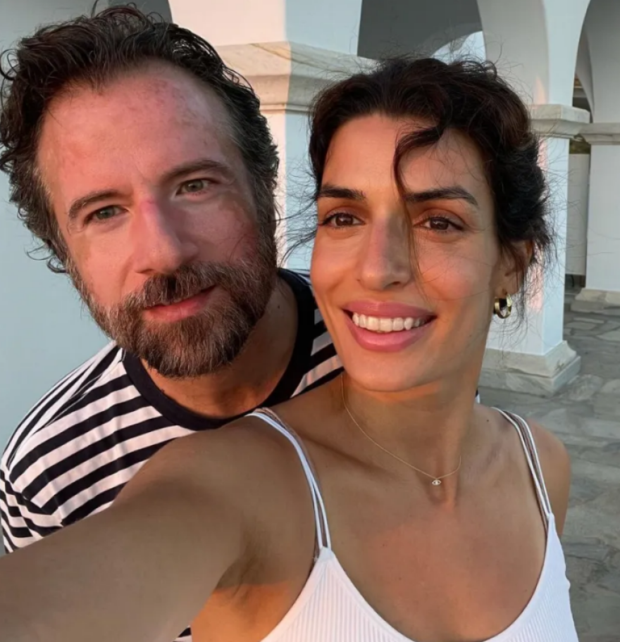 Τόνια Σωτηροπούλου - Κωστής Μαραβέγιας: Ο γάμος τους στην Ύδρα - Οι μπομπονιέρες και η τούρτα-κέρασμα στους φωτογράφους