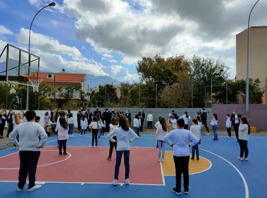 Παραδόθηκαν στα παιδιά της Σαμοθράκης τα γήπεδα που τους υποσχέθηκε ο Κυριάκος Μητσοτάκης