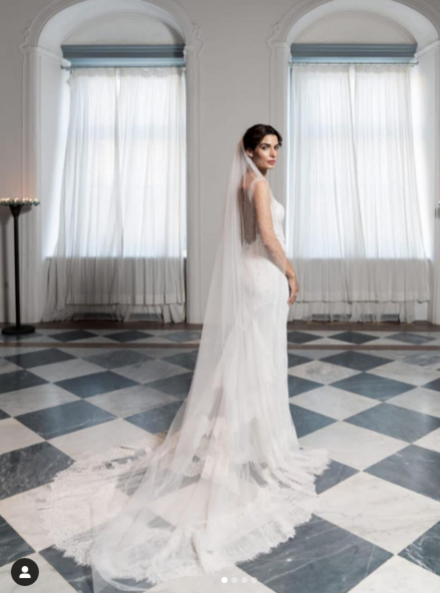 To ρομαντικό νυφικό της Τόνιας Σωτηροπούλου και το ιδιαίτερο κοστούμι του Κωστή Μαραβέγια - Φωτογραφίες